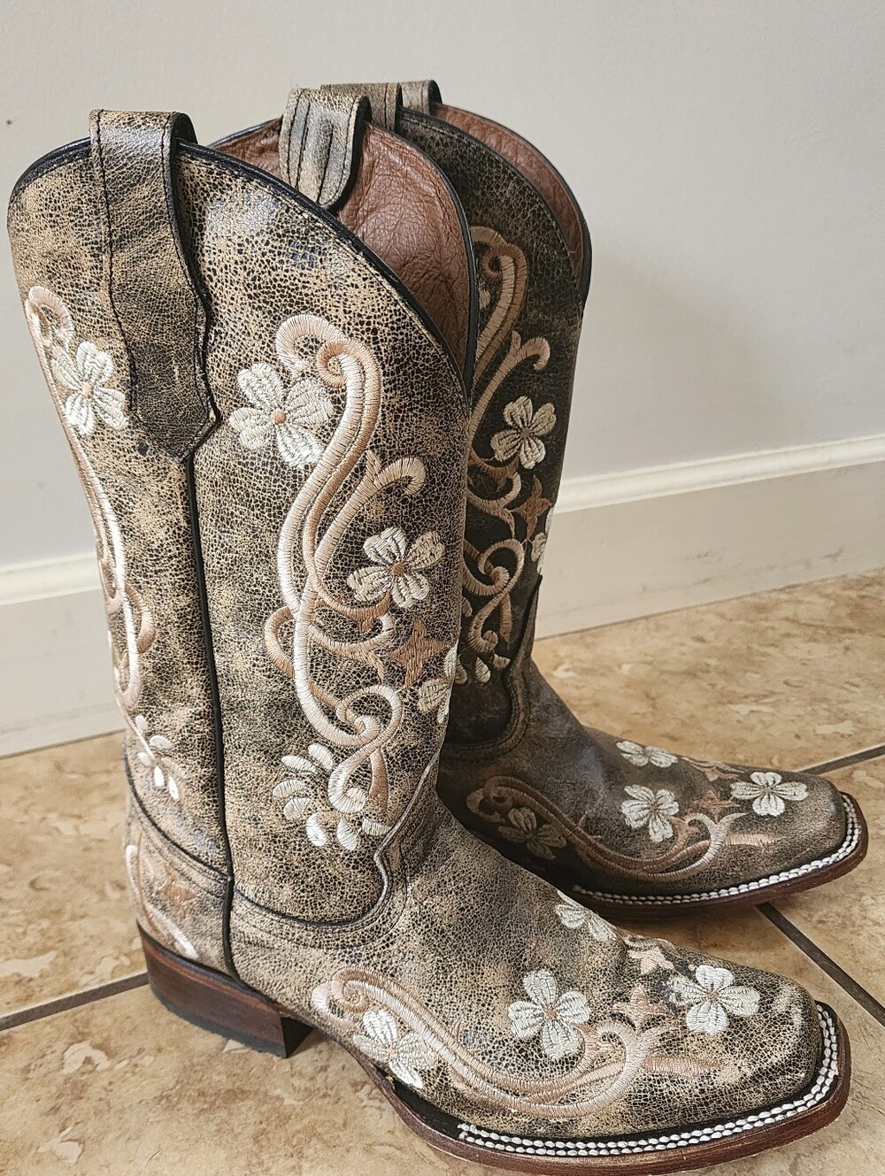 Corral Circle G Women's Honeycomb Cowhide Cowboy Boots